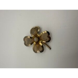Vintage Coro Gold Tone Mesh Four Leaf Clover Brooch Pin Faux Pearl Center Luck